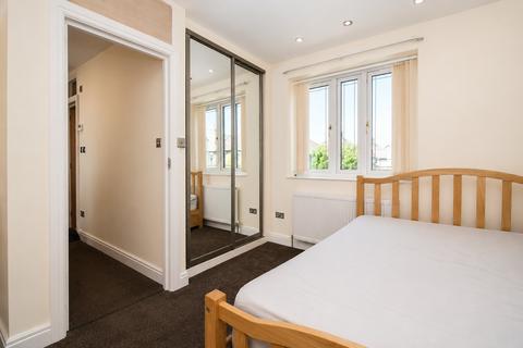 3 bedroom end of terrace house to rent, South Road, Little Heath, Romford, RM6