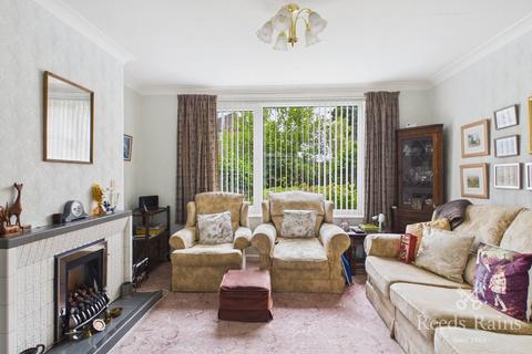 3 bedroom semi-detached house for sale, Bedford Close, Pontefract WF7