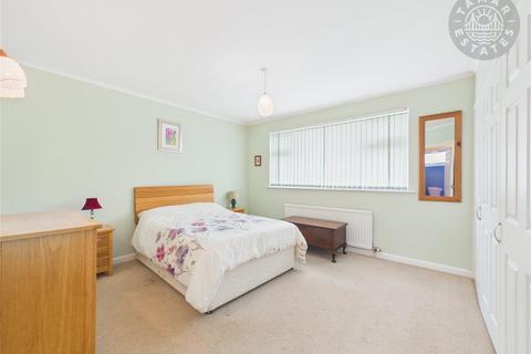 2 bedroom bungalow for sale, Offered With No Onward Chain - Parking For Three Cars