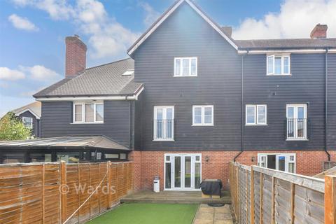 4 bedroom terraced house for sale, Herdwick Close, Ashford TN25