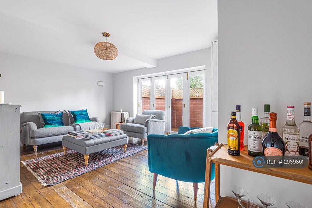 Apartment in Northwood - View 2