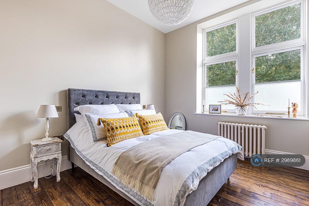 Apartment in Northwood - View 5