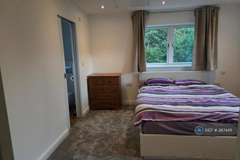 1 bedroom in a house share to rent, Chevalier Grove, Milton Keynes, MK8