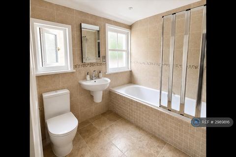 4 bedroom semi-detached house to rent, Leicester Road, Croydon, CR0