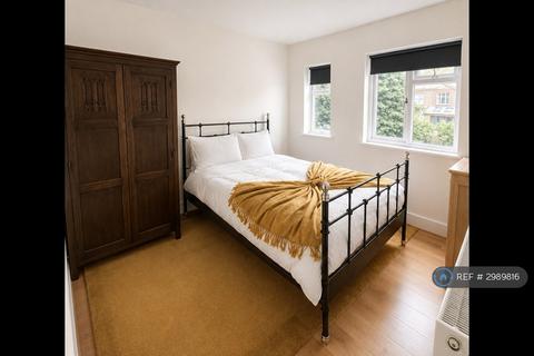 4 bedroom semi-detached house to rent, Leicester Road, Croydon, CR0