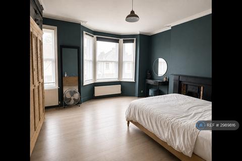 4 bedroom semi-detached house to rent, Leicester Road, Croydon, CR0