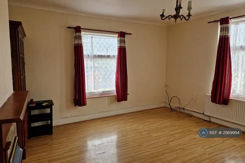 4 bedroom maisonette to rent, Haunchwood Road, Nuneaton, CV10