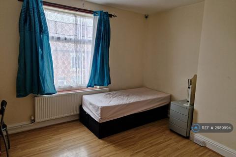 4 bedroom maisonette to rent, Haunchwood Road, Nuneaton, CV10