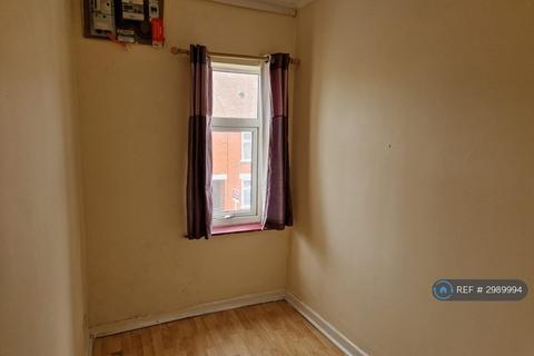 4 bedroom maisonette to rent, Haunchwood Road, Nuneaton, CV10