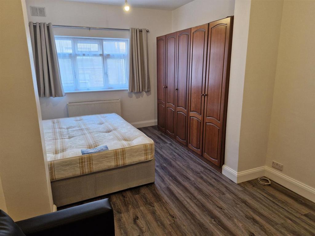 Apartment in London - View 3