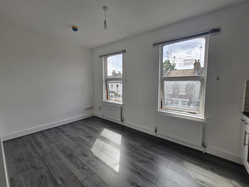 Apartment in London - View 3