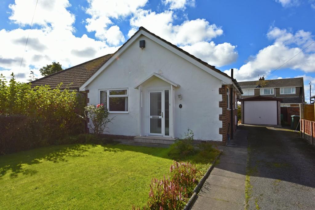 Queens Green, Haskayne 2 bed semidetached bungalow £130,000