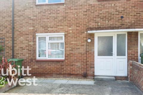 3 bedroom terraced house to rent, Bath Road Southsea PO4
