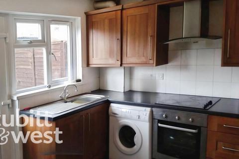 3 bedroom terraced house to rent, Bath Road Southsea PO4