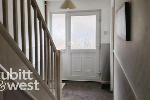 3 bedroom terraced house to rent, Bath Road Southsea PO4