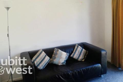 3 bedroom terraced house to rent, Bath Road Southsea PO4