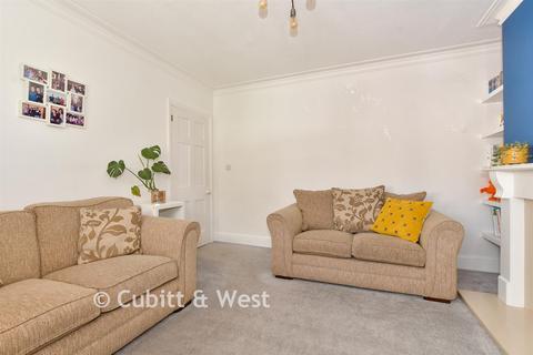 3 bedroom end of terrace house for sale, Queen Street, Worthing BN14
