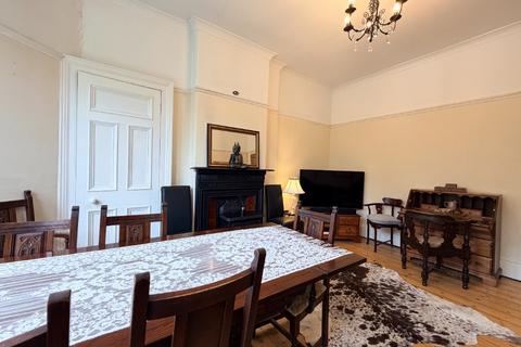 2 bedroom flat to rent, Broomfield Road, Springburn, Glasgow, G21