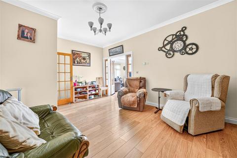 4 bedroom bungalow for sale, Westrow Gardens, Seven Kings