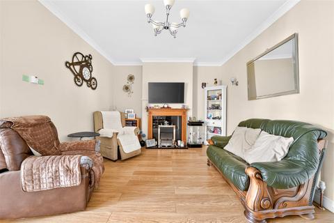 4 bedroom bungalow for sale, Westrow Gardens, Seven Kings