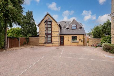 3 bedroom detached house for sale, Raymond Road, Langley SL3