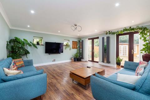 3 bedroom detached house for sale, Raymond Road, Langley SL3