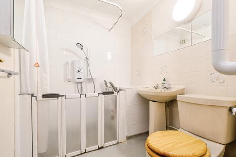 1 bedroom apartment for sale, Fernleigh Court, Romford RM7
