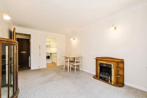1 bedroom apartment for sale, Fernleigh Court, Romford RM7