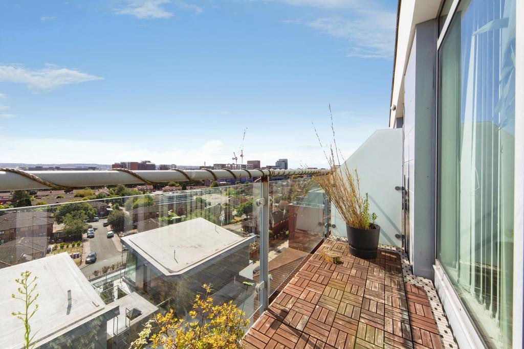 Apartment in Liverpool - More