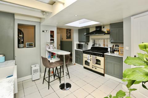 2 bedroom terraced house for sale, Harcourt Road, Gosport