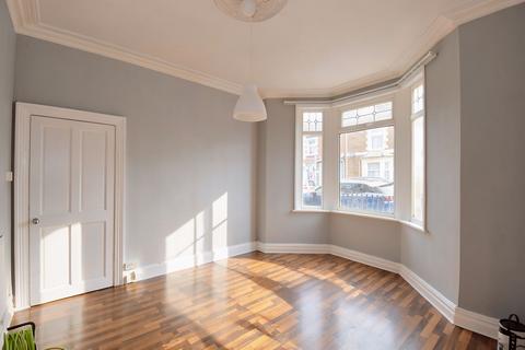 3 bedroom terraced house to rent, Pentrebane Street, Cardiff, CF11