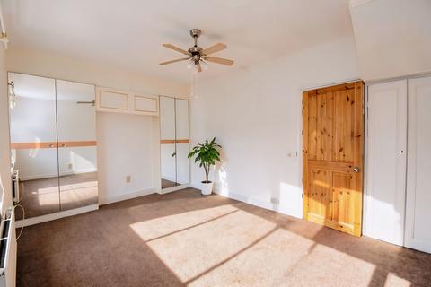 3 bedroom terraced house to rent, Pentrebane Street, Cardiff, CF11