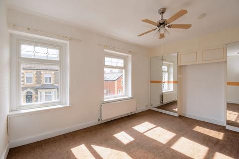 3 bedroom terraced house to rent, Pentrebane Street, Cardiff, CF11