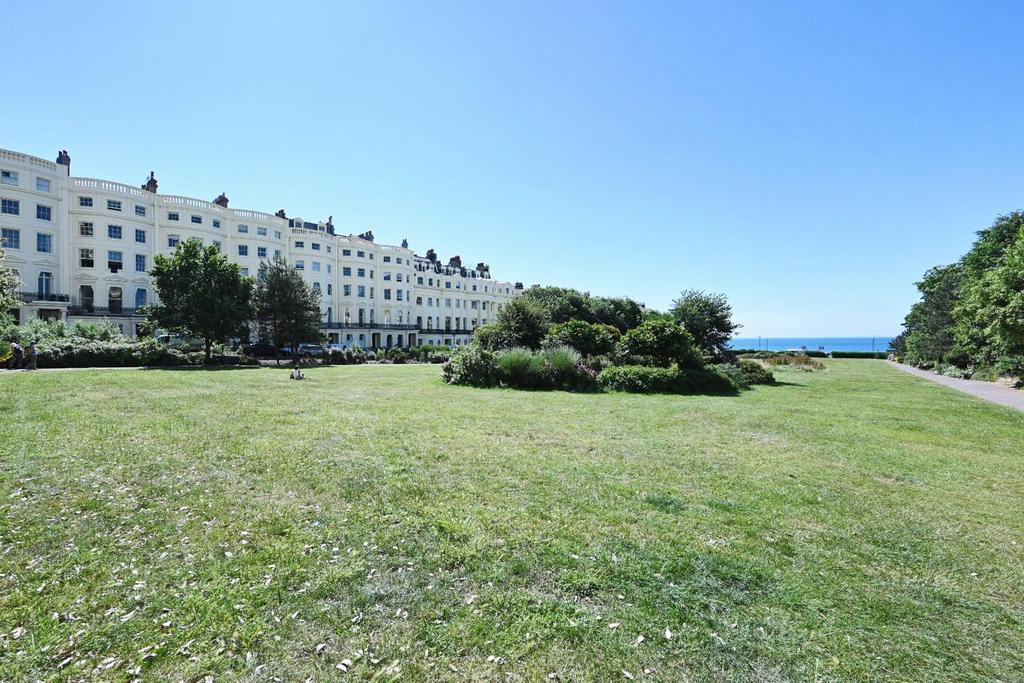 Brunswick Square, Hove - View 3