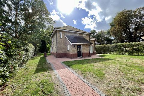 4 bedroom detached house to rent, Gentle Rise, Lakenheath, BRANDON