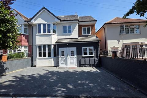 2 bedroom flat to rent, Palgrave Avenue, Southall