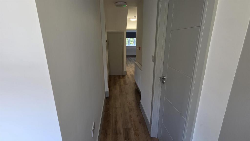 Apartment in Southall - View 3