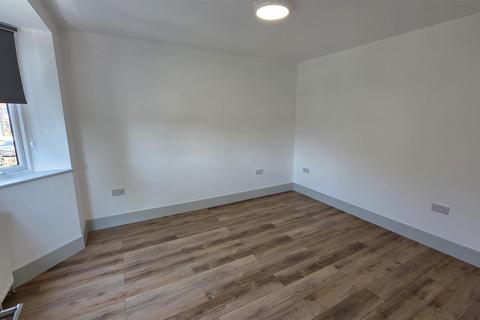 2 bedroom flat to rent, Palgrave Avenue, Southall