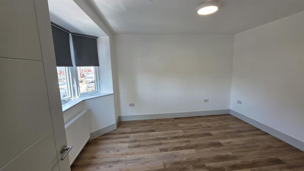 Apartment in Southall - View 5