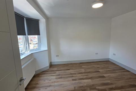 2 bedroom flat to rent, Palgrave Avenue, Southall