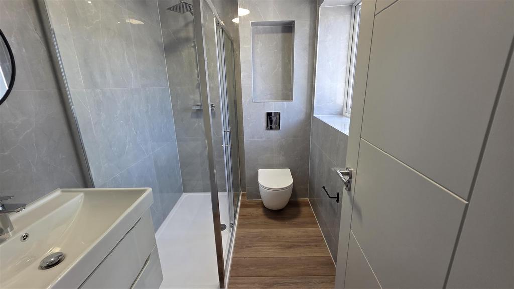Apartment in Southall - More