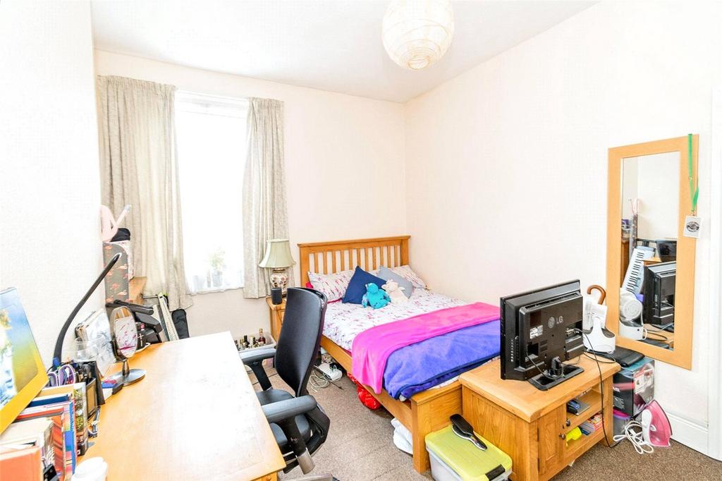 House in Southampton - More