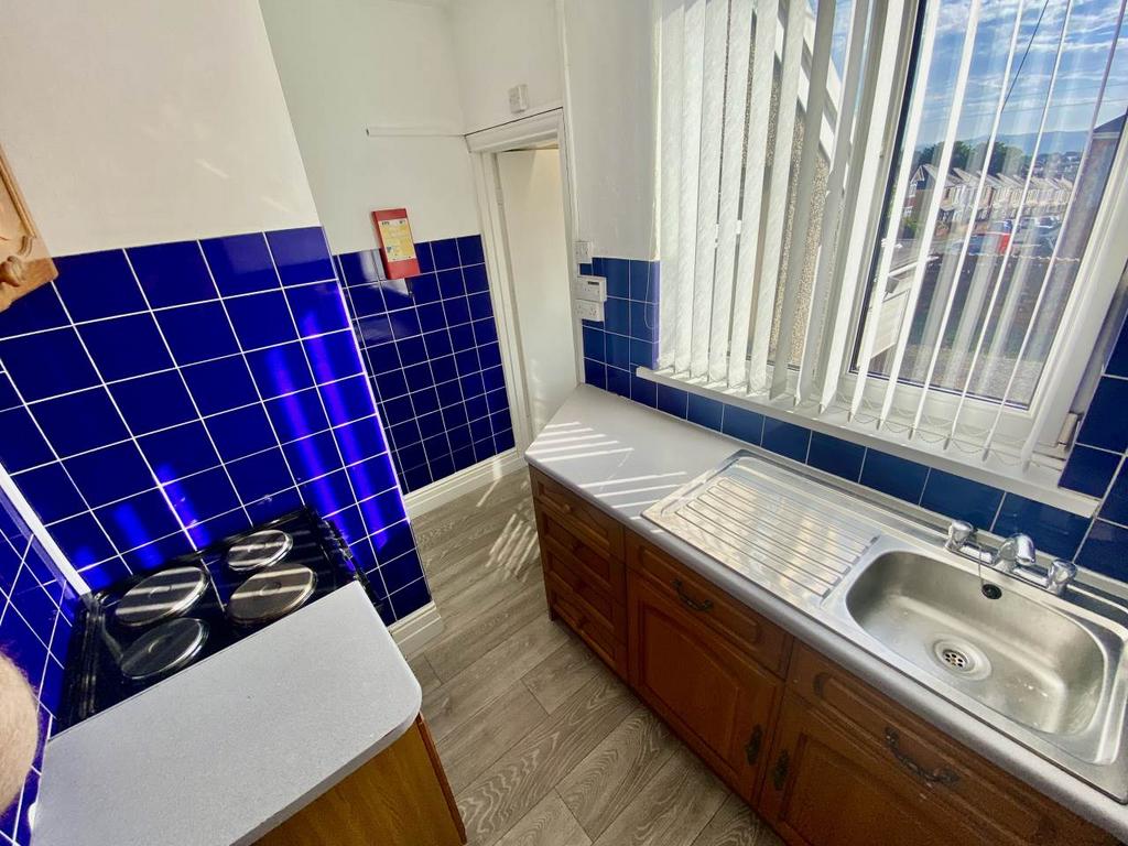 Apartment in Swansea - View 2
