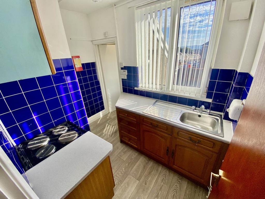 Apartment in Swansea - View 4