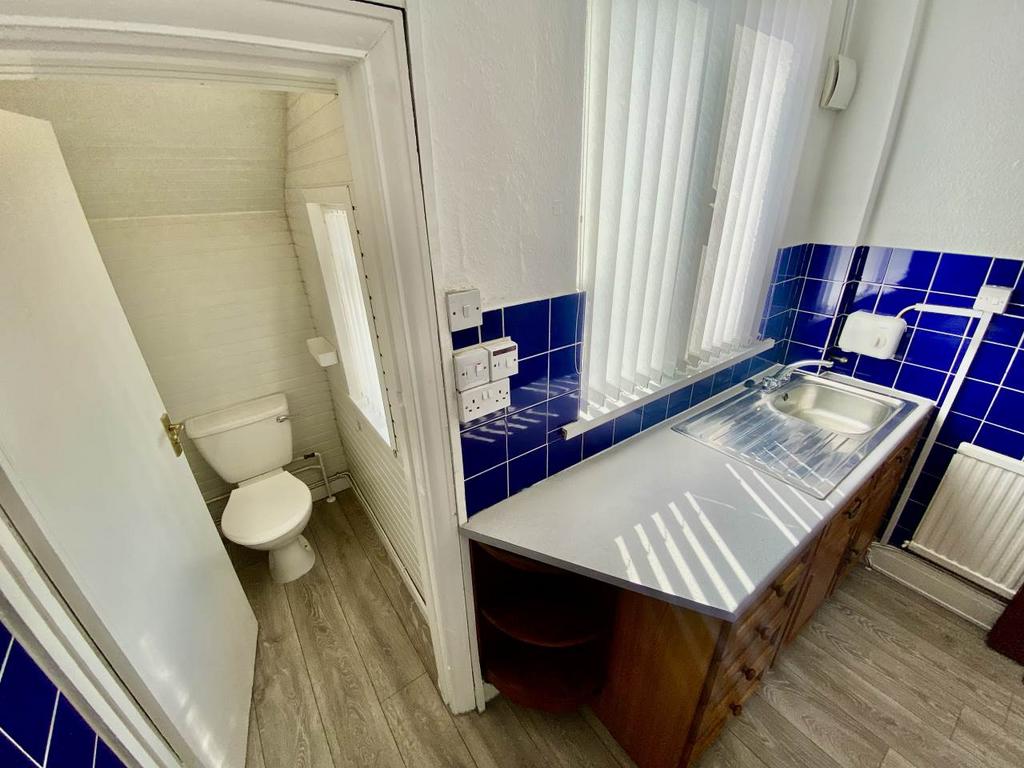 Apartment in Swansea - View 5