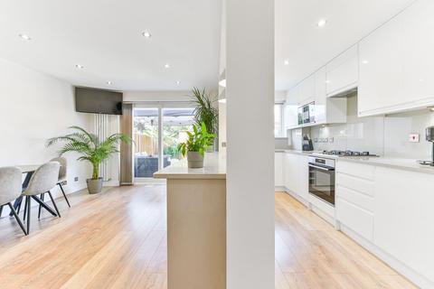 4 bedroom semi-detached house for sale, Dinsdale Gardens, Selhurst, London, SE25