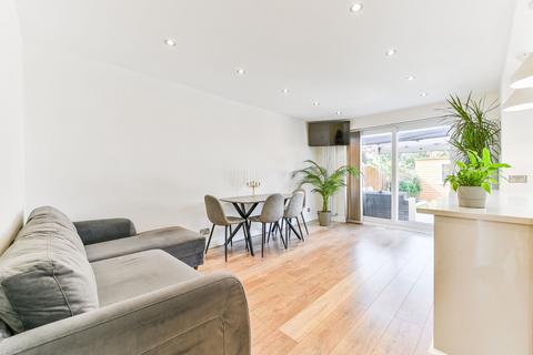 4 bedroom semi-detached house for sale, Dinsdale Gardens, Selhurst, London, SE25