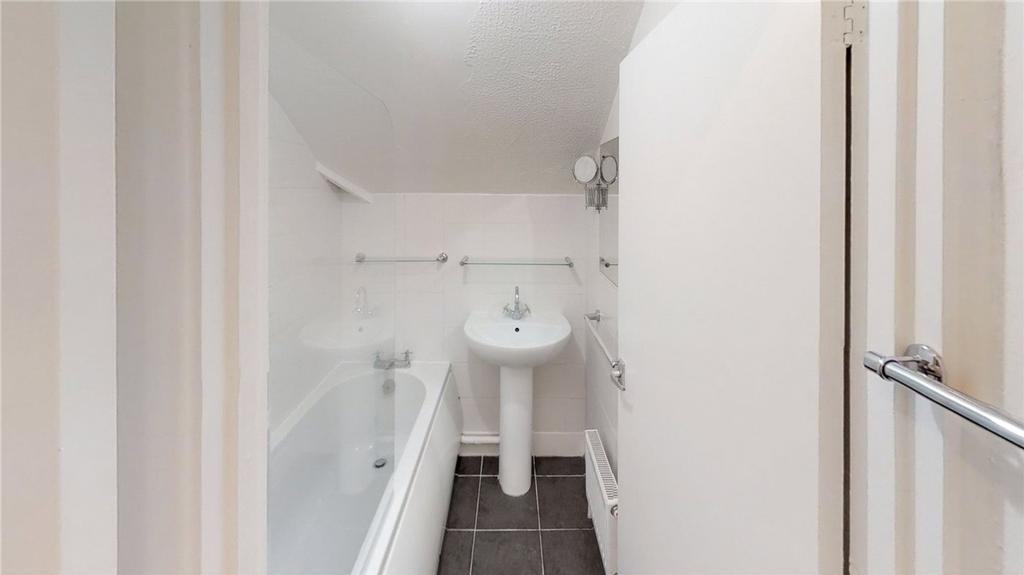 Apartment in Guildford, Surrey - View 5
