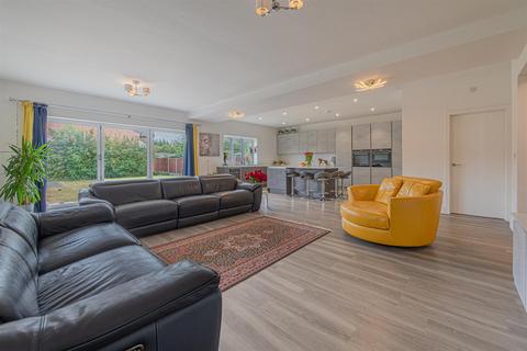 5 bedroom detached bungalow for sale, Park Street Lane, Park Street, St. Albans