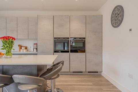 5 bedroom detached bungalow for sale, Park Street Lane, Park Street, St. Albans